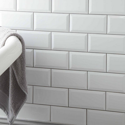 B&Q -  Metro White Ceramic Wall Tiles 100 X 200mm