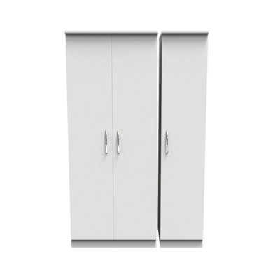 B&Q White Hampshire Triple Plain Wardrobe In Matt (Ready Assembled) Large