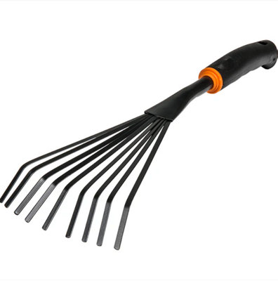 AP Supplies 9-Teeth Garden Broom Rake De Luxe from B&Q
