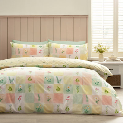 Catherine Lansfield Yellow Daisy Patchwork Reversible Single Duvet Cover Set With Pillowcase