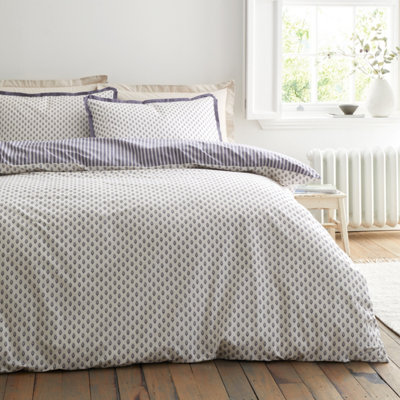 Julian Charles Blue Bianca Amelie 200Tc Cotton Reversible Duvet Set - King Size - Image 8