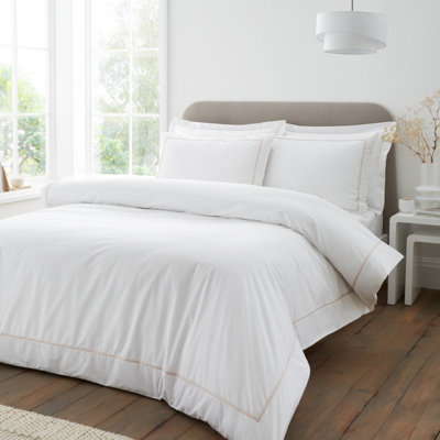 B&Q -  Contrast Trim 200 Thread Count Cotton King Duvet Cover Set With Pillowcases White / Natural - Image 9