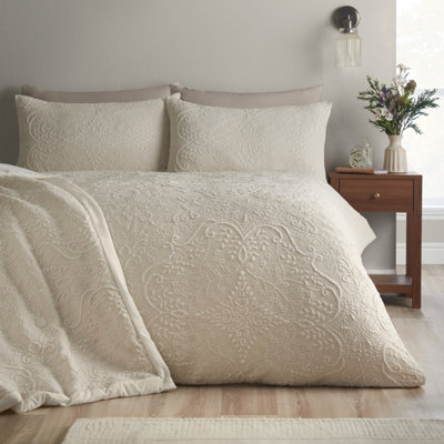 B&Q -  Amelia Jacquard Double Duvet Cover Set With Pillowcases Cream - Image 9