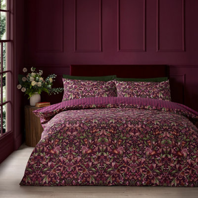 Catherine Lansfield Richmond Duvet Cover Set in Plum | Size: King - Image 12