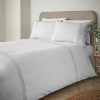 Catherine Lansfield White Pintuck Easy Iron Percale Duvet Cover Set - Double - Image 12