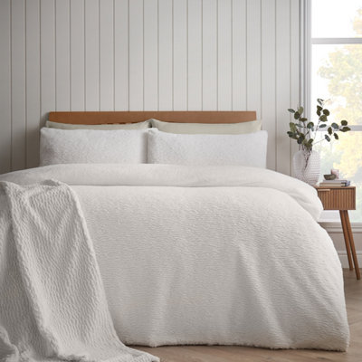 Catherine Lansfield Textured Wave Faux Fur Duvet Cover Set Cream King - Image 14