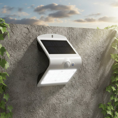  - Solar Motion Sensor Wall Light