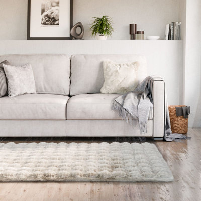  - Deluxe Faux Fur Rug In Cream Colour