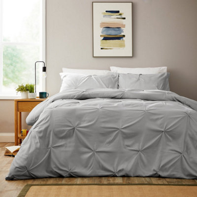  - Pintuck Duvet Set In GreyKing