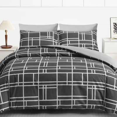 Pamposh 4 Pcs Super King Size Duvet Cover Sets With Matching Black Superking Size Fitted Sheets Premium Microfibre Reversible from B&Q