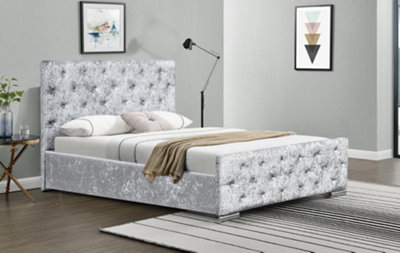Comfy Living 4Ft6 Palma Crushed Velvet Diamante Chesterfield Bedframe from B&Q