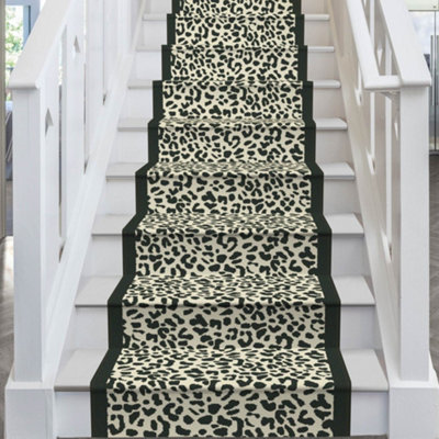 Rosette Stair RunnerSoft & Durable Carpet Runner For Stairs & StaircasesMultiple Lengths from B&Q