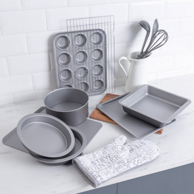 B&Q -  Classic Non-Stick 8 Piece Beginners Baking Set