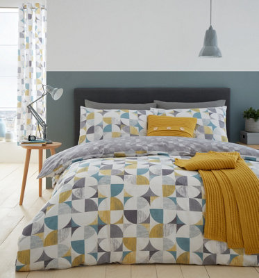Catherine Lansfield Bedding Retro Circles Duvet Cover Set With Pillowcases Ochre Green