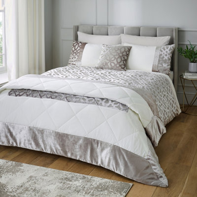 B&Q -  Bedding Lattice Cut Velvet Duvet Cover Set With Pillowcase Natural