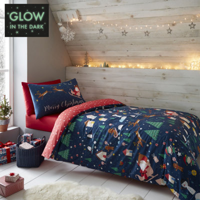 B&Q -  Bedding Kids Santa's Christmas Wonderland Glow In The Dark Duvet Cover Set With Pillowcases Navy