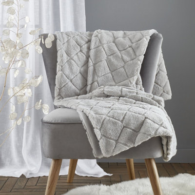 Catherine Lansfield Downstairs Living Cosy Diamond Soft 130X170cm Blanket Throw Silver Grey Silver/Grey