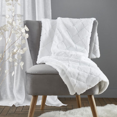 Catherine Lansfield Downstairs Living Cosy Diamond Soft 130X170cm Blanket Throw White