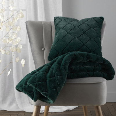 Catherine Lansfield Downstairs Living Cosy Diamond Soft 130X170cm Blanket Throw Bottle Green