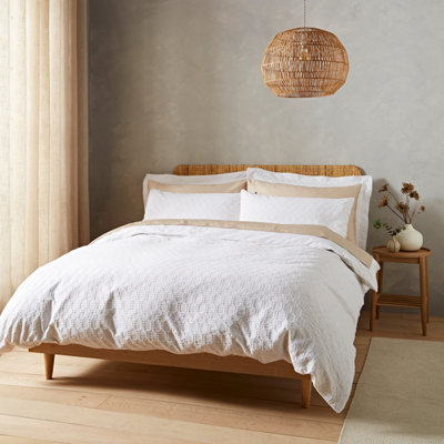 B&Q -  Bedding Waffle Cotton Circle Cotton Duvet Cover Set With Pillowcase White