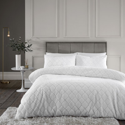 Catherine Lansfield White Bedding Cosy Diamond Faux Fur Duvet Cover Set With Pillowcases