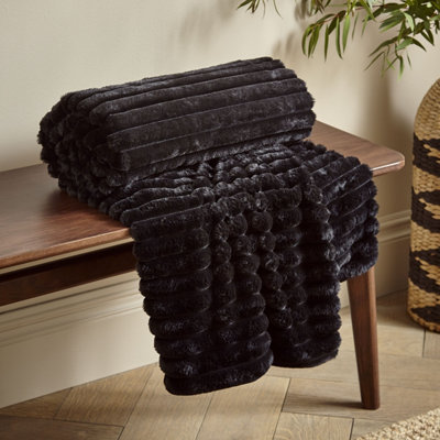 Catherine Lansfield Cosy Ribbed Faux Fur 130x170cm Blanket Throw Black - Image 12