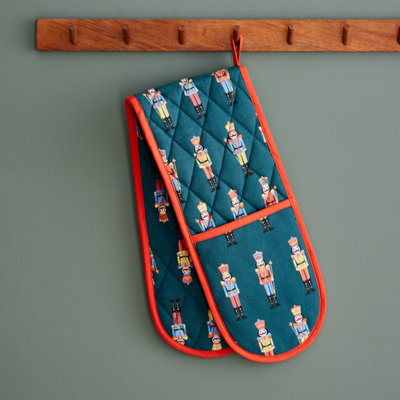 B&Q -  Kitchen Christmas Nutcracker Cotton Double Oven Glove Green