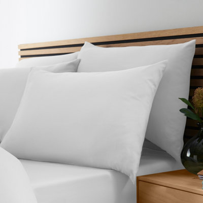 B&Q -  So Soft Non-Iron Standard Pack Of 4 Pillowcases White