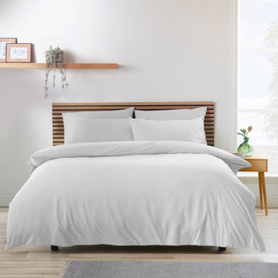 Catherine Lansfield Unisex White So Soft Non Iron Plain Dyed Duvet Cover Set In | Size: Super King - Image 10