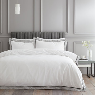 Bianca Mayfair 200 Thread Count Cotton Duvet Cover Set With Pillowcases / White/Silver/Grey