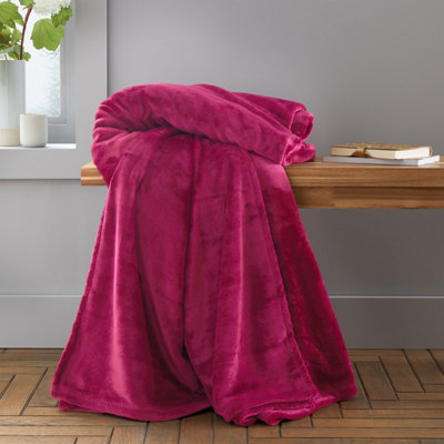 Catherine Lansfield Unisex Hot Pink Raschel Soft Velvet Touch Throw - Image 7
