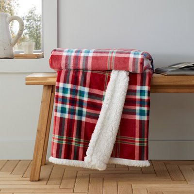 Catherine Lansfield Cosy Kelso Check 130X170 Cm Blanket Throw Red from B&Q