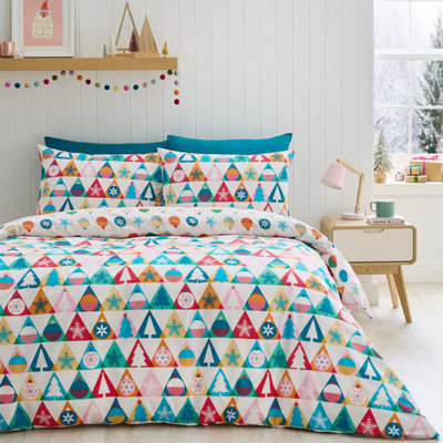 B&Q -  Christmas Geo Reversible Duvet Cover Set With Pillowcases Cream - Image 3