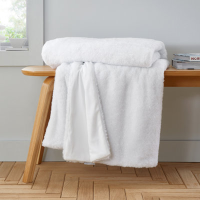 Catherine Lansfield White Cosy Glamour Fur 130X170 Cm Blanket Throw