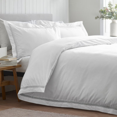 Catherine Lansfield White Classic Lattice Lace Double Duvet Cover Set With Pillowcases