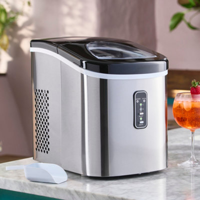 B&Q -  Ice Maker With Scoop & 2.2L TankCountertop Ice Cube MachineMakes 14Kg Per DaySilver