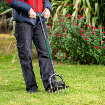B&Q -  Lawn Aerator Long Handle Garden Tool Heavy Duty Steel T Handle Ergonomic Soft Grip Lawn Care