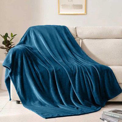 Aspire Homeware Teal Fleece Throw BlanketSuper King (L)270Cm X (W)230Cm from B&Q
