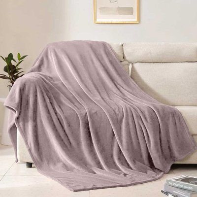 Aspire Homeware Pink Fleece Throw BlanketSuper King (L)270Cm X (W)230Cm from B&Q