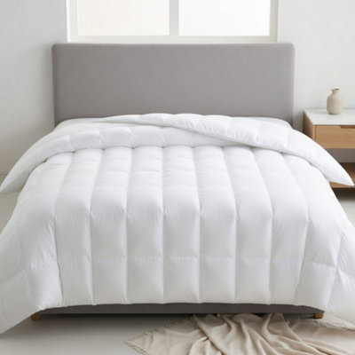 Aspire Homeware 4.5 Tog Microfiber DuvetSummer Lightweight BeddingDouble (L)200Cm X (W)200Cm from B&Q
