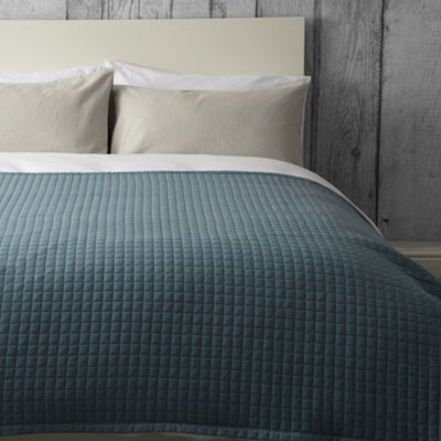 Belledorm Crompton Quilted Throw Cobalt (One Size) from B&Q