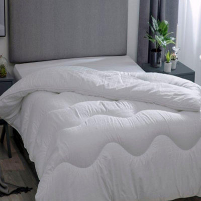 Belledorm Hotel Suite 4.5 Tog Filled Duvet White (Superking) from B&Q