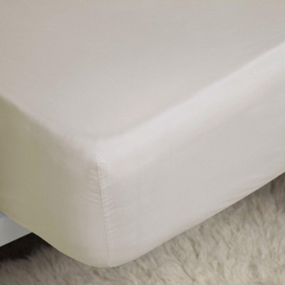 Belledorm Easycare Percale Fitted Sheet Ivory (Kingsize) from B&Q