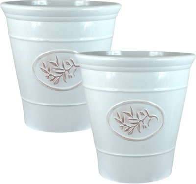 Simpa 2Pc White Country Style Gloss Plastic Planter 23Cm (Dia). from B&Q