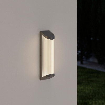 B&Q -  Bevel Fixed Matt Anthracite Mains-Powered Integrated Led Outdoor Contemporary Wall Light 520Lm