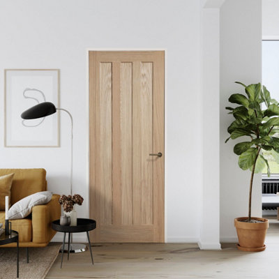 Fortia Vertical 3 Panel Unglazed Contemporary Natural Oak Veneer Internal Timber Door(H)1981mm (W)762mm (T)35mm from B&Q