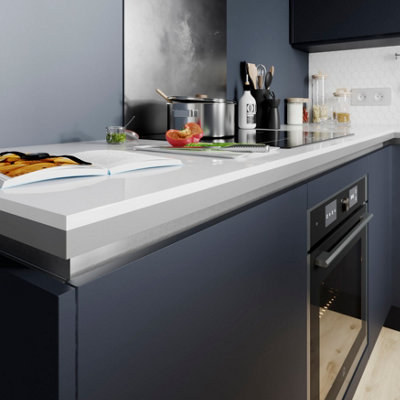Shop handleless kitchen rails.