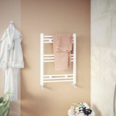 GoodHome Leyburn White 897Btu Vertical Towel Radiator (W)500mm X (H)700mm from B&Q