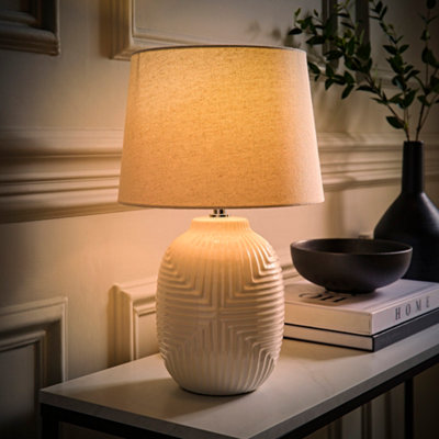 Valuelights Harrison Taper Shade Geo Ribbed Pattern Gloss Medium Table Lamp With Bulb White