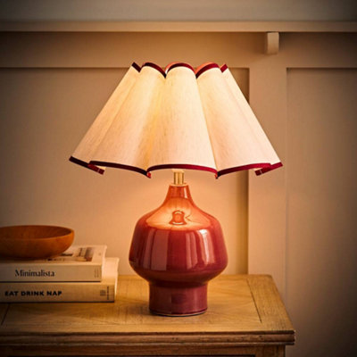 Valuelights Jamie Burgundy Glazed Ceramic Table Lamp With Scallop Trim Shade And Bulb